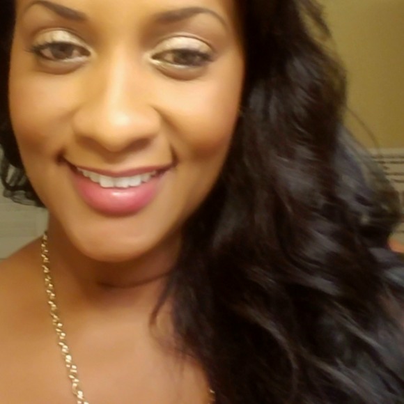 Meet your Posher, Felicia - Picture 1 of 9